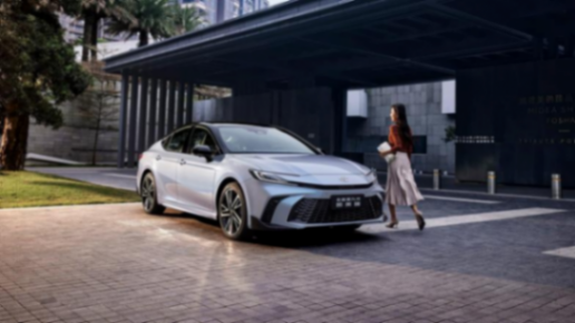 標配10氣囊+L2級,配置沒毛病,第九代凱美瑞的爭議只有外觀?