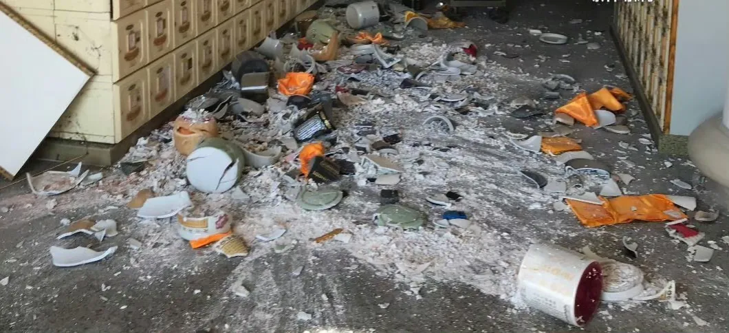 臺灣地震 骨灰壇被甩出骨灰全混了