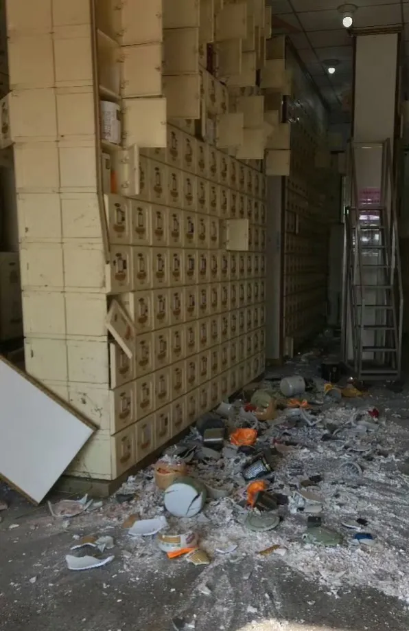 臺灣地震 骨灰壇被甩出骨灰全混了