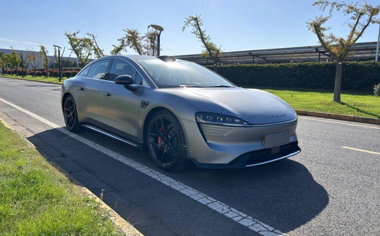 純電轎車市場上演諸神之戰,智界S7首發華為視覺智駕!