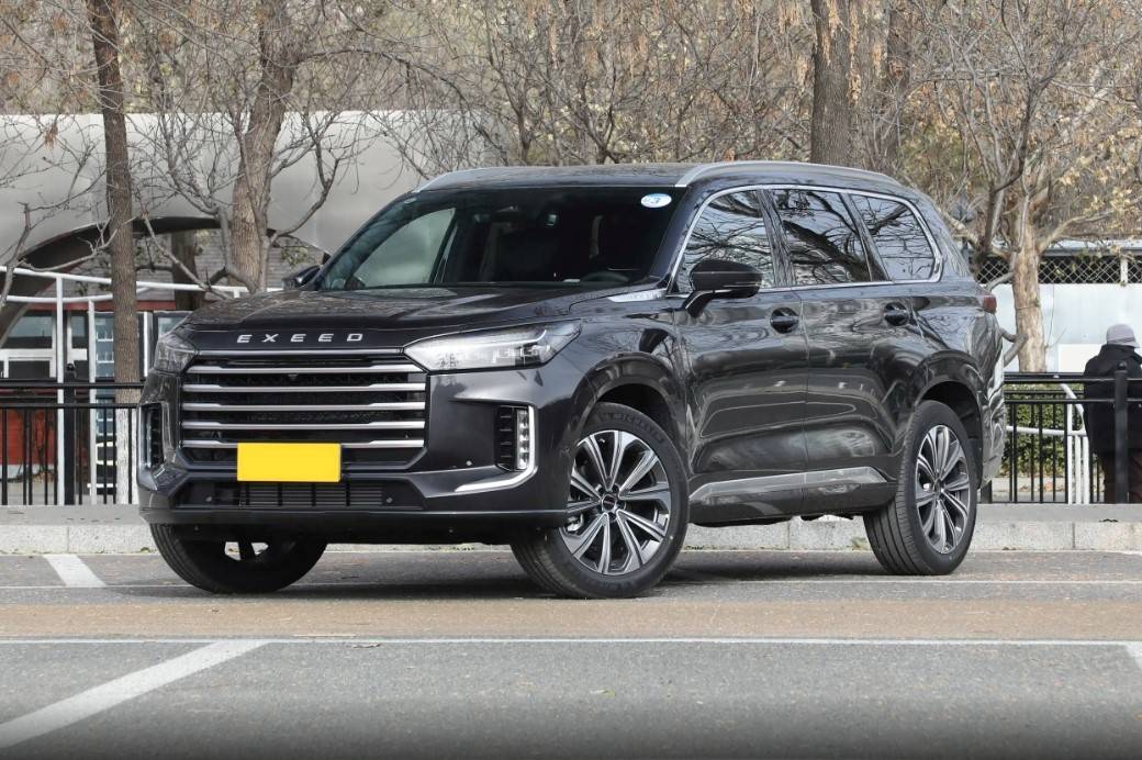 定位國產(chǎn)中大型SUV,配261馬力+8AT,軸距2米9,實拍星途攬月