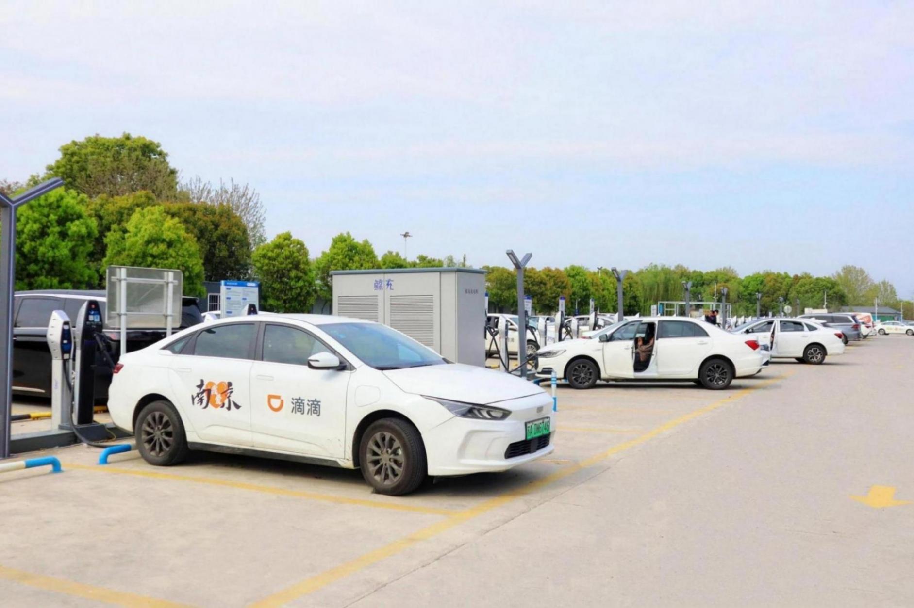 場(chǎng)站升級(jí)!電力十足!鯨充南京江寧區(qū)祿口機(jī)場(chǎng)110充電槍上線運(yùn)營(yíng)