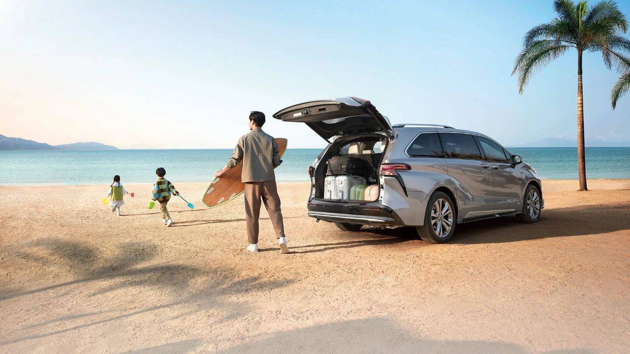 新款豐田賽那增配并官降2.5萬,老車主發布會“現場吐槽”