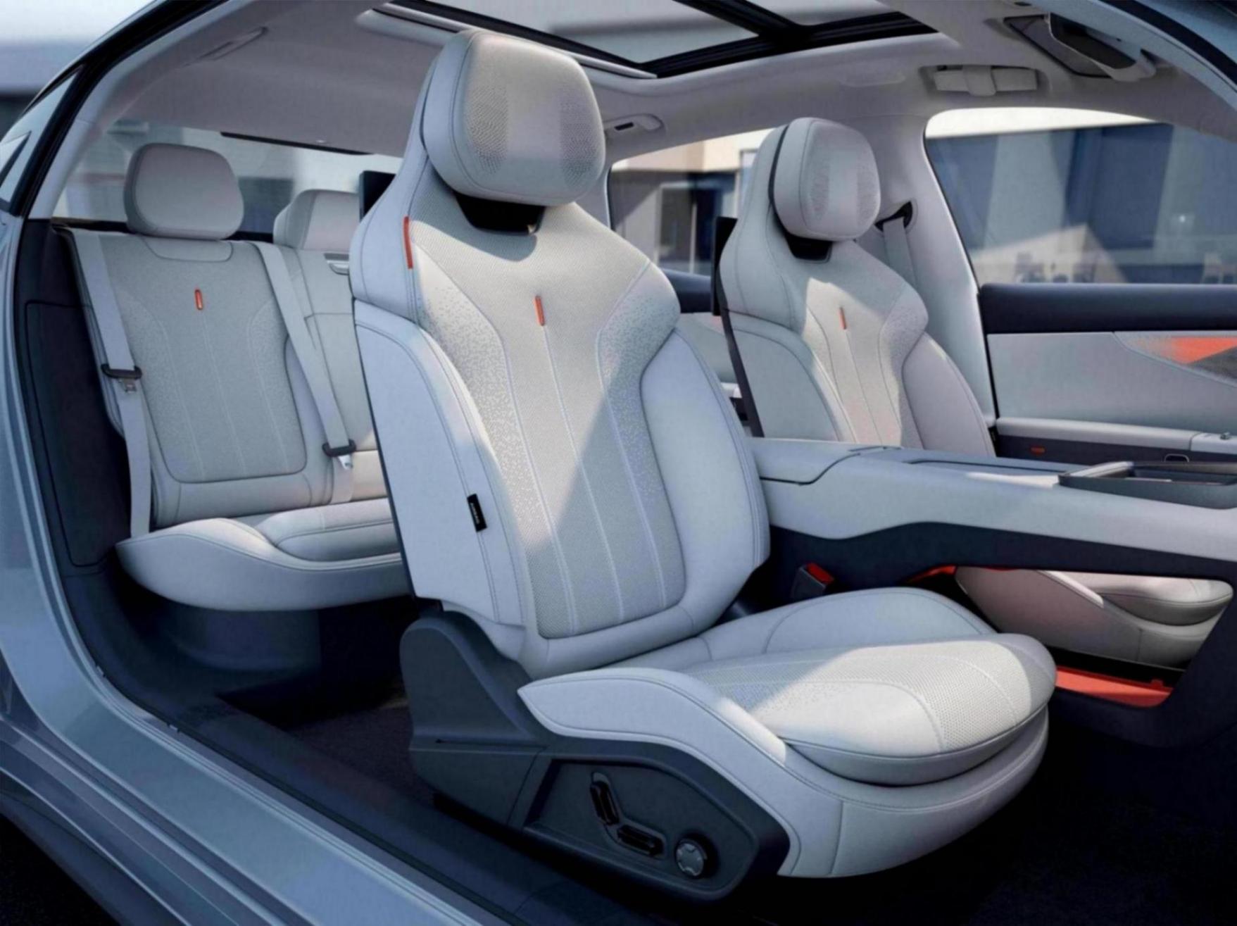 20萬(wàn)級(jí)新能源轎車首選,領(lǐng)克07 EM-P開啟預(yù)售,預(yù)售價(jià)18萬(wàn)元起