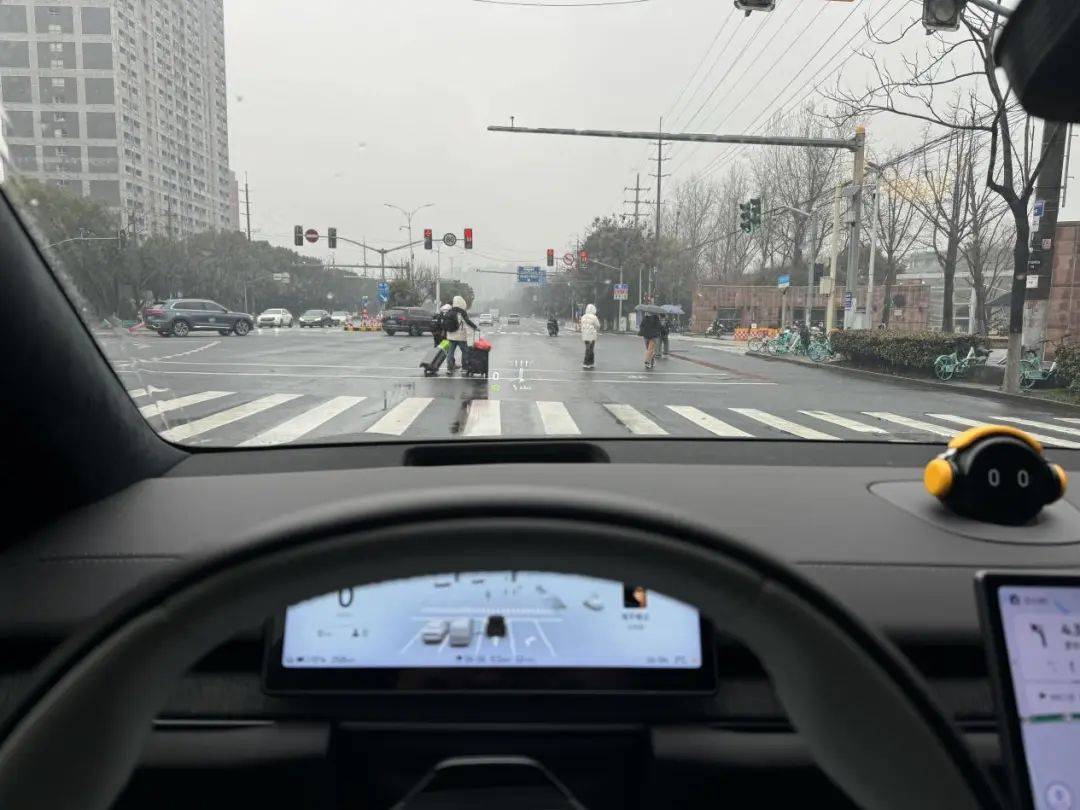 高端純電市場(chǎng),看似蜜糖,實(shí)則苦飲?