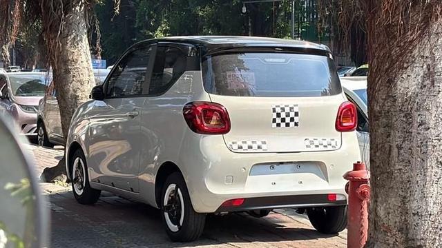 全新五菱宏光MINIEV三門版實(shí)車諜照 設(shè)計(jì)Q萌 顏值提升 配置不低-有駕 全新五菱宏光MINIEV三門版實(shí)車諜照 設(shè)計(jì)Q萌 顏值提升 配置不低-有駕