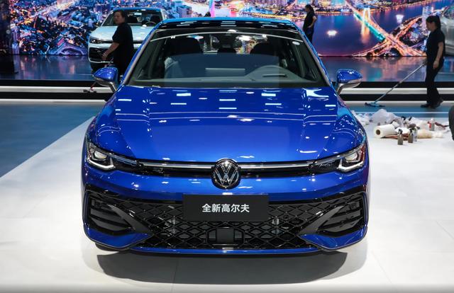 八代半高爾夫增配降價,新1.5T機頭油耗很低,鋼炮身材適合代步-有駕 八代半高爾夫增配降價,新1.5T機頭油耗很低,鋼炮身材適合代步-有駕