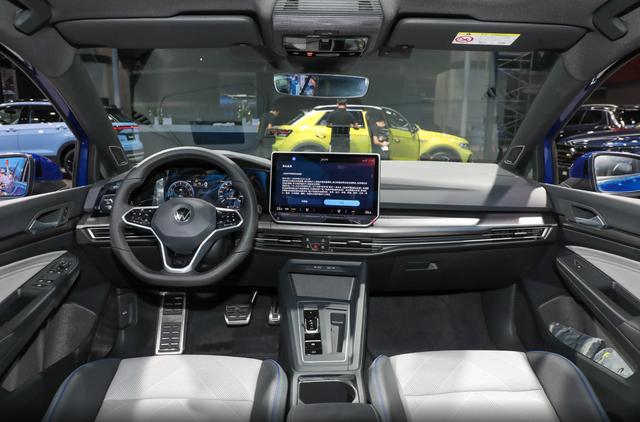 八代半高爾夫增配降價,新1.5T機頭油耗很低,鋼炮身材適合代步-有駕 八代半高爾夫增配降價,新1.5T機頭油耗很低,鋼炮身材適合代步-有駕