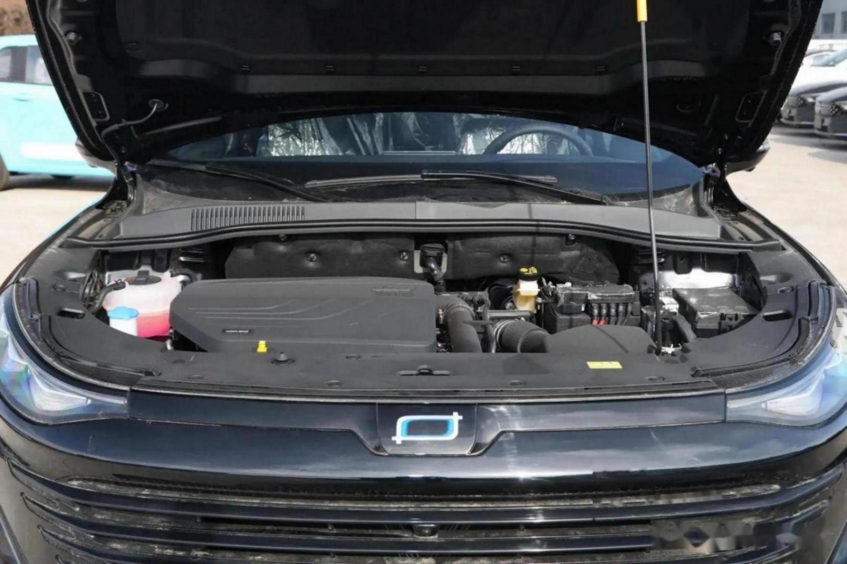 一汽奔騰T90龍耀版新成員,“黑武士版”到店,是新版還是選裝?