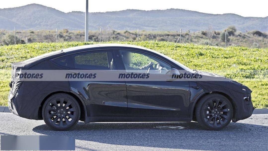 新款特斯拉Model Y測(cè)試諜照曝光,上海工廠(chǎng)加大產(chǎn)能