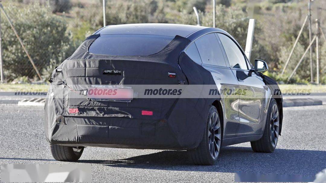 新款特斯拉Model Y測(cè)試諜照曝光,上海工廠(chǎng)加大產(chǎn)能