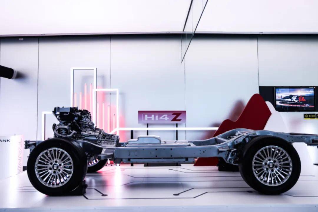 坦克500 Hi4-Z 要做泛越野車(chē)技術(shù)天花板