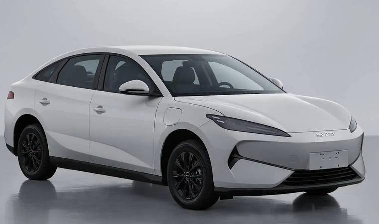 比亞迪e7親民純電車型亮相,貫穿式尾燈設計成亮點!