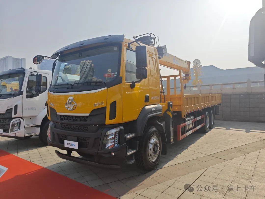 東風柳汽乘龍2025年會展車來了!乘龍HK/乘龍H5V房車/乘龍H7亮相