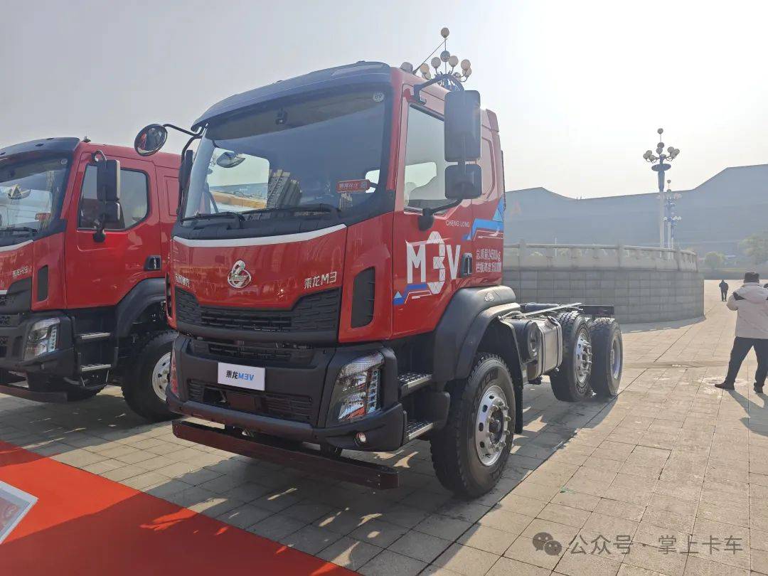 東風柳汽乘龍2025年會展車來了!乘龍HK/乘龍H5V房車/乘龍H7亮相