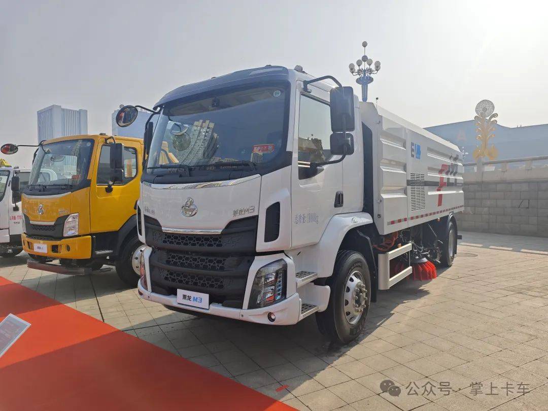 東風柳汽乘龍2025年會展車來了!乘龍HK/乘龍H5V房車/乘龍H7亮相