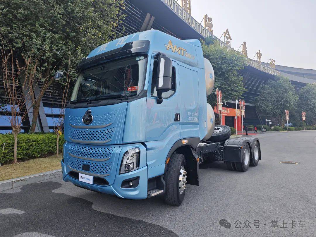 東風柳汽乘龍2025年會展車來了!乘龍HK/乘龍H5V房車/乘龍H7亮相