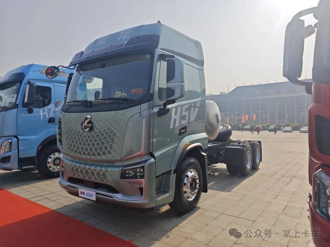 東風柳汽乘龍2025年會展車來了!乘龍HK/乘龍H5V房車/乘龍H7亮相