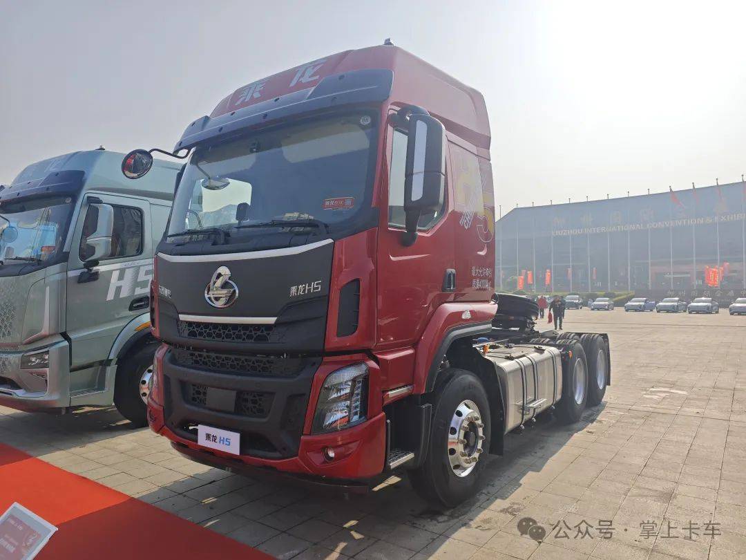 東風柳汽乘龍2025年會展車來了!乘龍HK/乘龍H5V房車/乘龍H7亮相