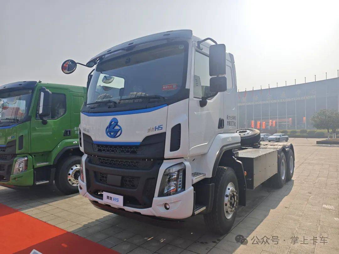 東風柳汽乘龍2025年會展車來了!乘龍HK/乘龍H5V房車/乘龍H7亮相