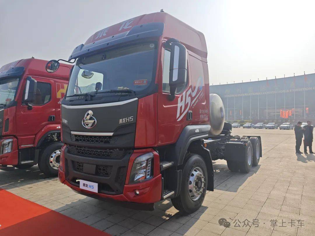 東風柳汽乘龍2025年會展車來了!乘龍HK/乘龍H5V房車/乘龍H7亮相