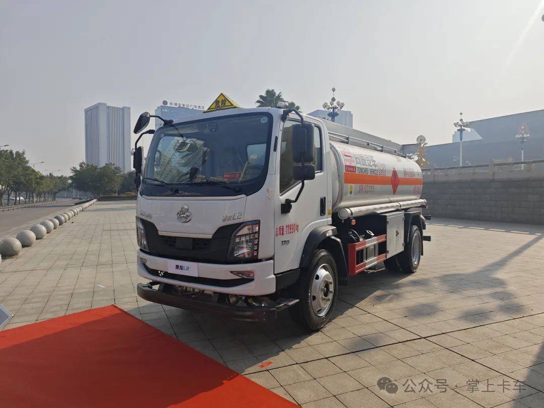 東風柳汽乘龍2025年會展車來了!乘龍HK/乘龍H5V房車/乘龍H7亮相