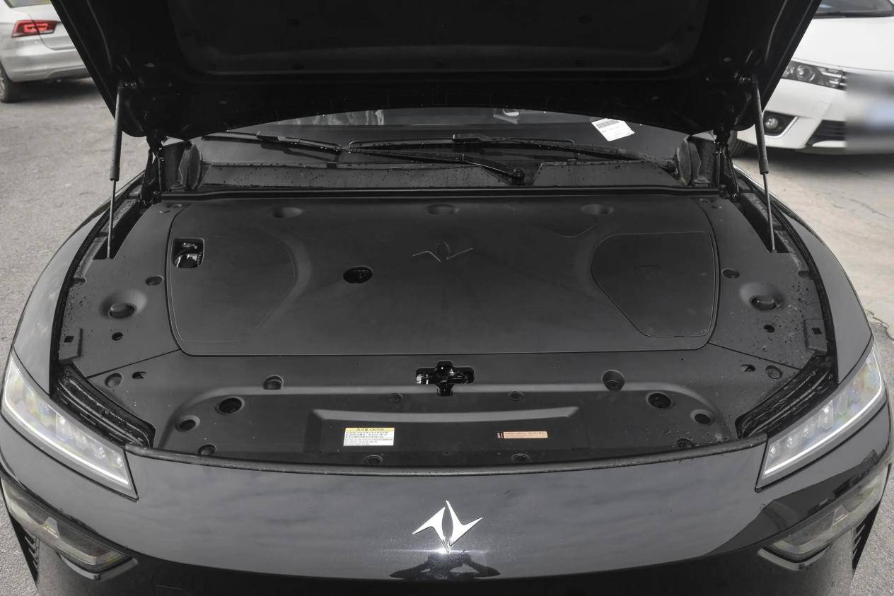 13萬多買C級轎跑,續(xù)航1200km,油耗4.2L,配掀背尾門,適合家用 0af65a9ed329b7eed549386b3fcdf61e~2508x0