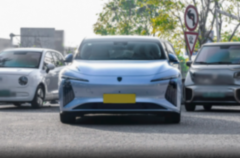 體驗(yàn)東風(fēng)風(fēng)行星海S7,售14.99萬(wàn),百公里5.9秒,續(xù)航650km