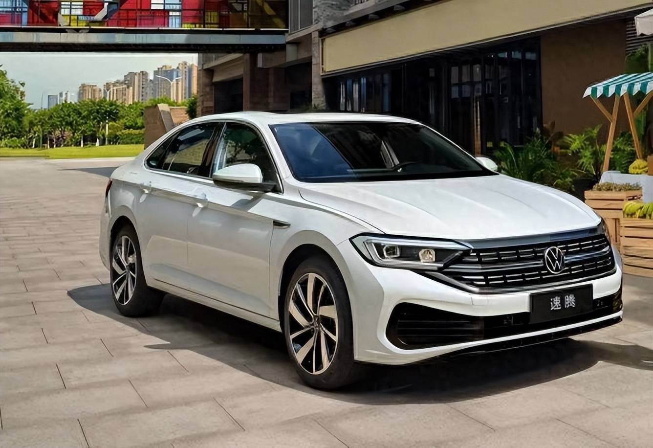 12萬預算選合資還是國產?大眾速騰對比吉利星瑞