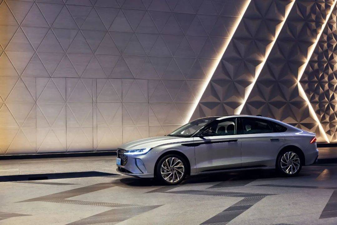 迎浪而行,林肯汽車力圖在“穩”中求進