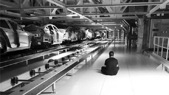 小鵬新車將延期交付,都2025年了,車企為啥還搞不定供應鏈?