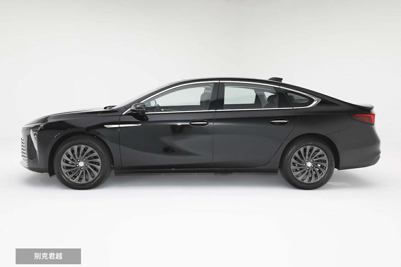 20萬級的高品質B級車,別克君越和大眾邁騰,究竟誰更勝一籌?