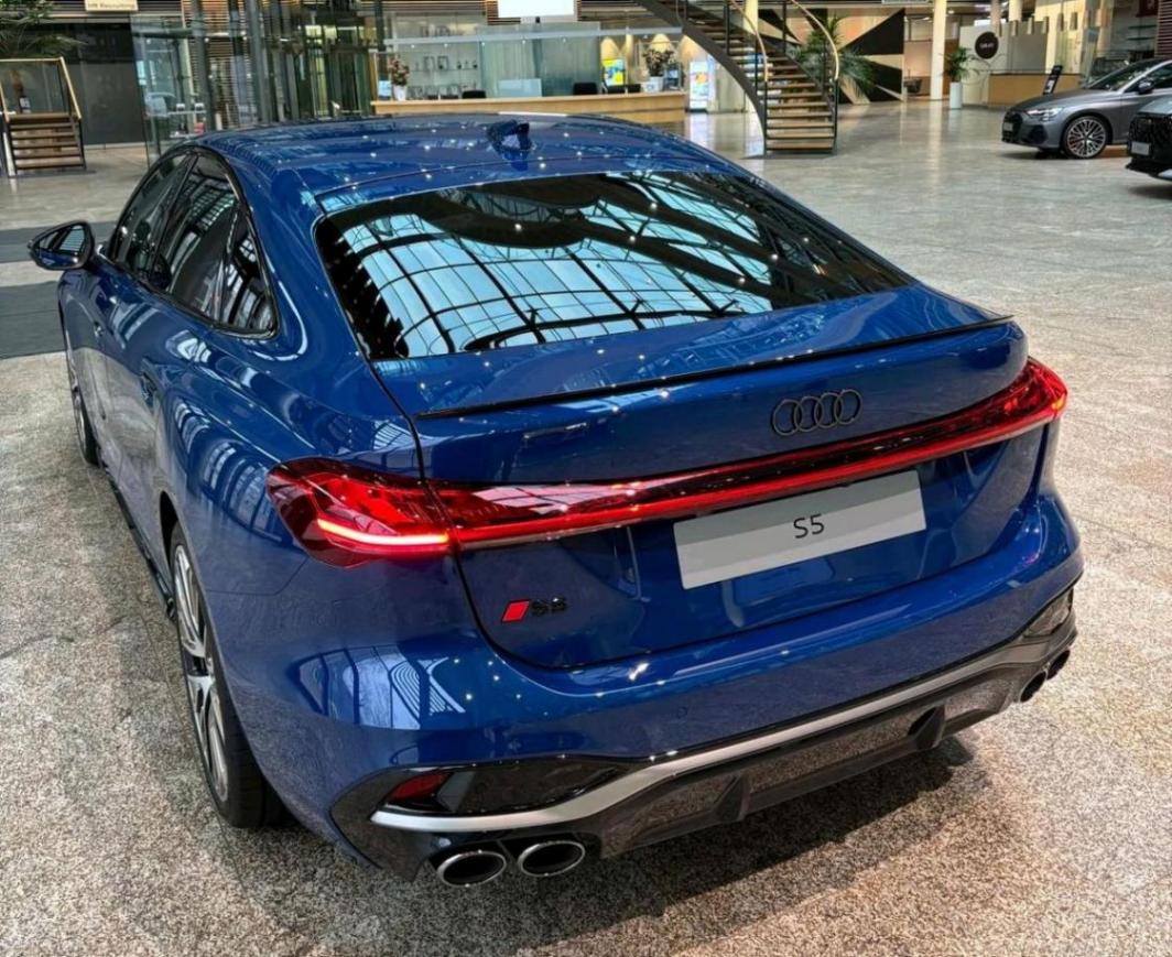 新奧迪A5實(shí)車曝光,全面接替A4車型,帥氣依舊