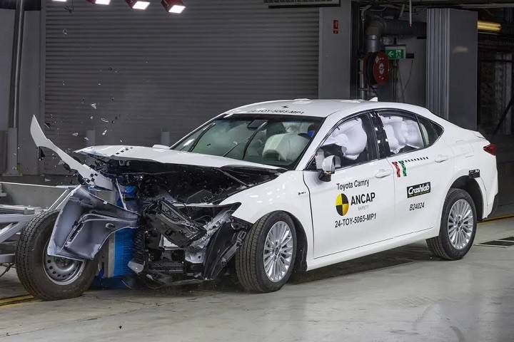 都說日本車鐵皮薄不安全,怎凱美瑞拿了第一?