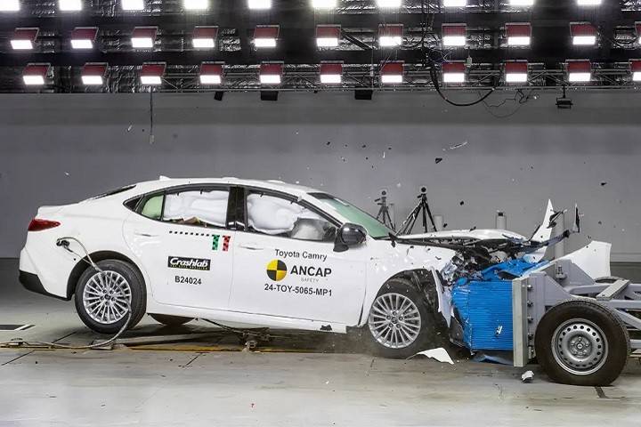 都說日本車鐵皮薄不安全,怎凱美瑞拿了第一?