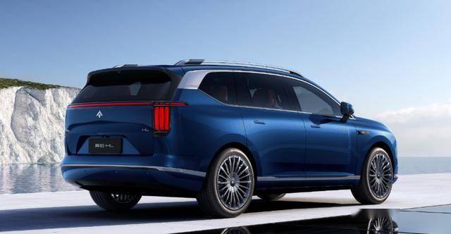 “陸地游艇”續航 1200km,媲美邁巴赫,預計僅35萬,劍指理想L8