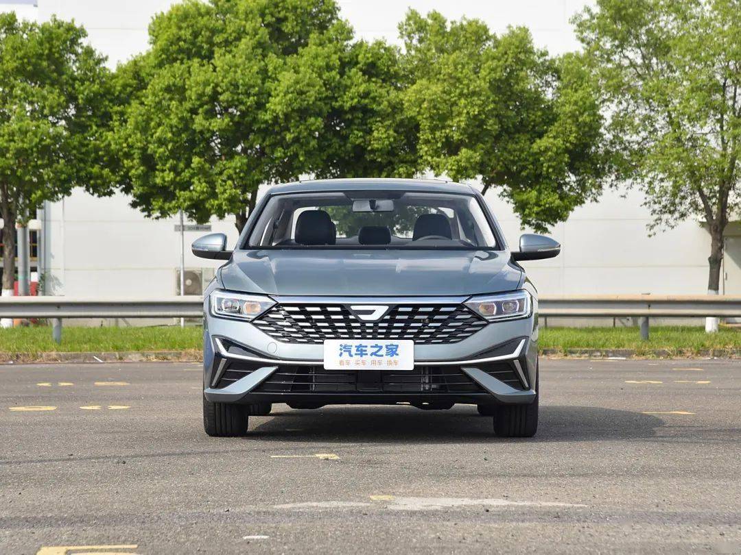 不到9萬買“大眾速騰”?比軒逸大一圈!發動機帶T!家用買它可太香了!