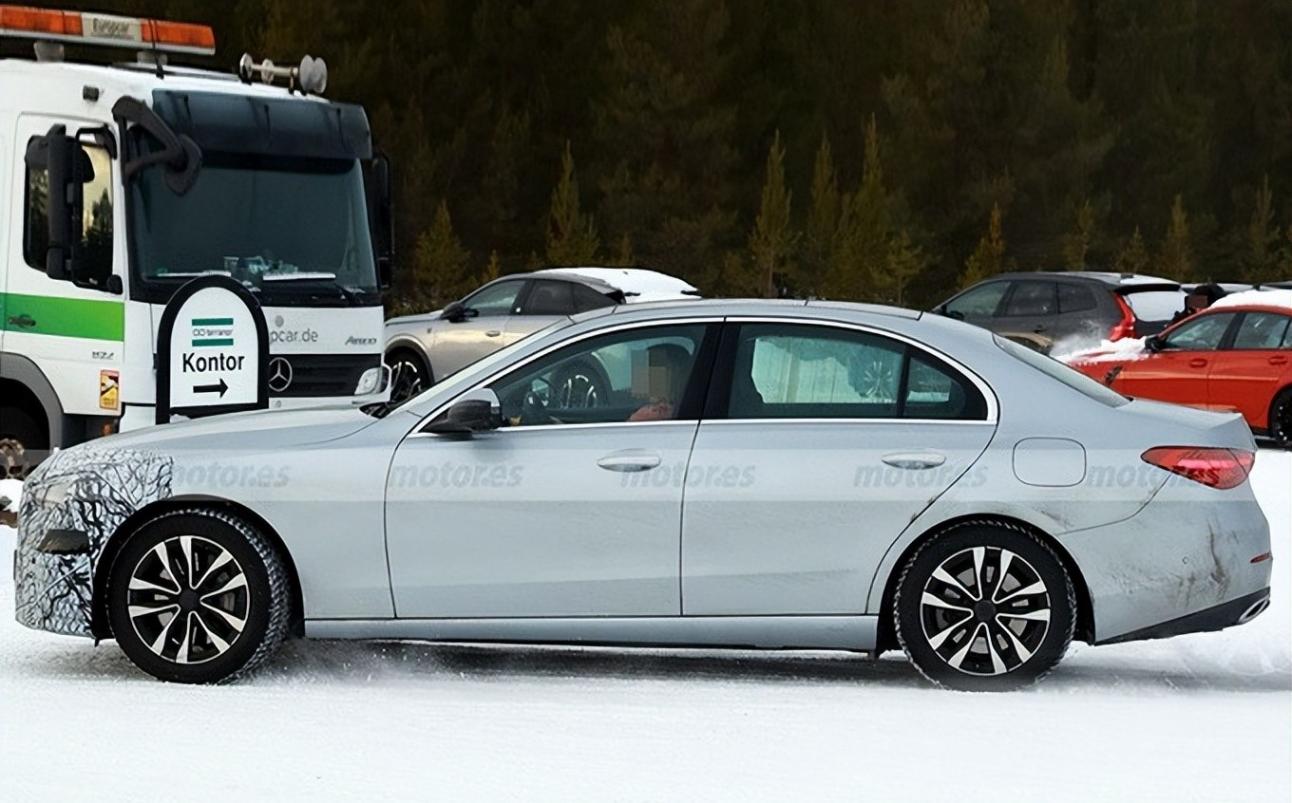 新款奔馳C級:顏值即正義?它香不香,還得看這幾點!