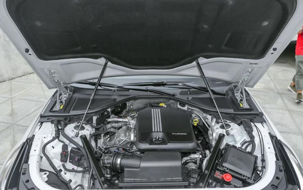 揭秘,2025款?yuàn)W迪A6L震撼登場(chǎng),汽車(chē)風(fēng)云變幻下的實(shí)力擔(dān)當(dāng)?