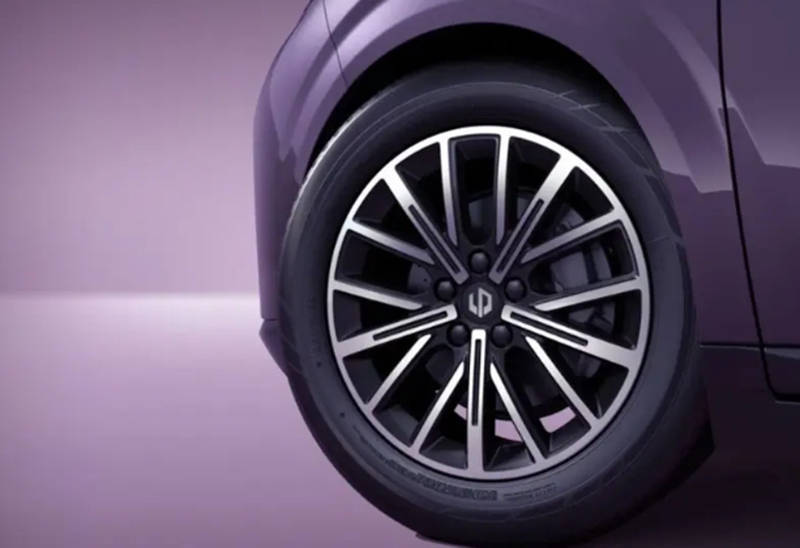 百變副駕空間+AI座艙 零跑B10內(nèi)飾官圖發(fā)布