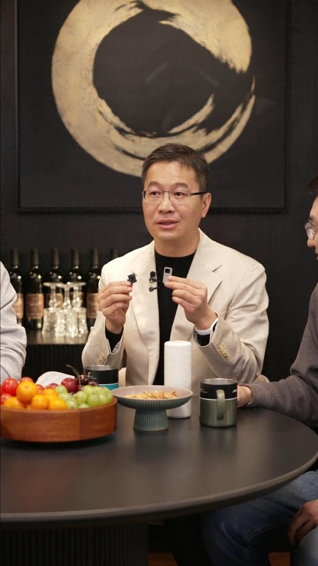 剛才在直播間盧總表示今年的小米 15 Ultra 成本上漲了…