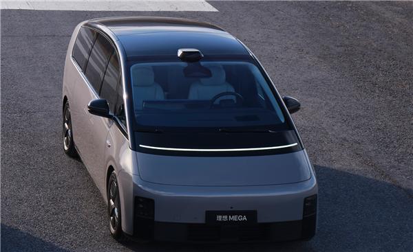 理想首款純電SUV i8首曝:內飾沿用家族成熟化方案