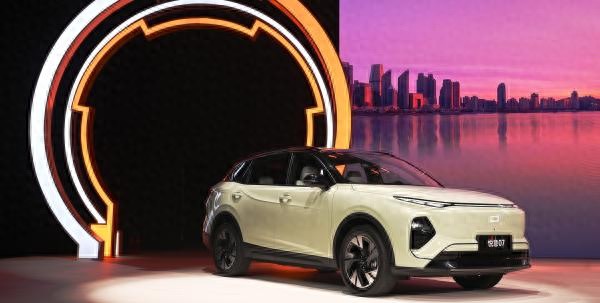 一汽奔騰發(fā)布全新技術(shù)集群,加速新能源轉(zhuǎn)型