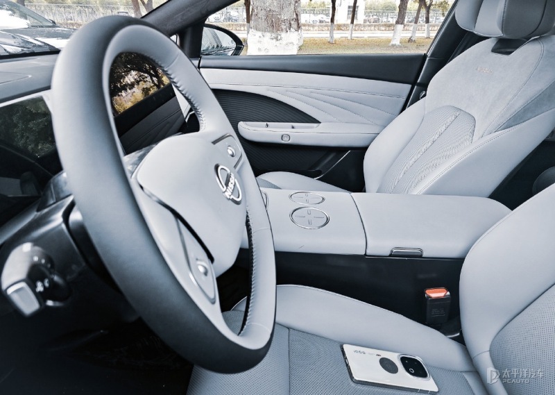 日產(chǎn)N7內(nèi)飾曝光!改走“新勢(shì)力”路線了?