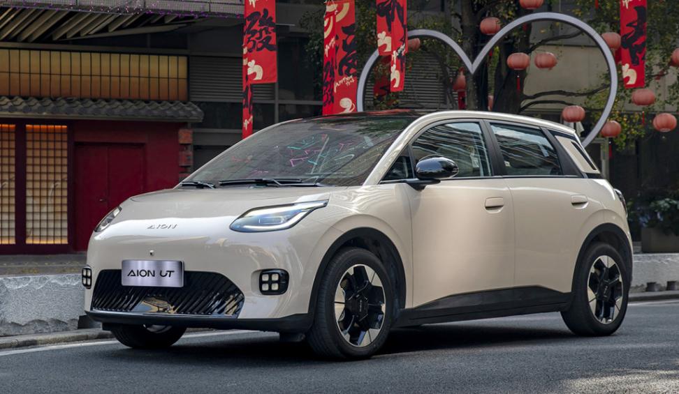 6.98萬元起!埃安UT正式上市,有AI有智駕,兩廂純電轎車續航420公里