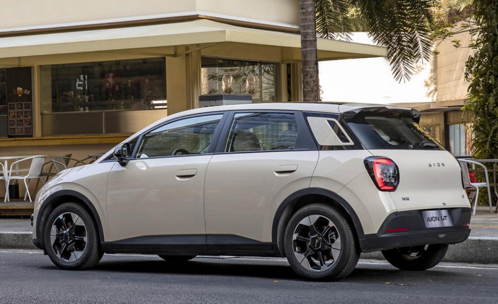 6.98萬元起!埃安UT正式上市,有AI有智駕,兩廂純電轎車續航420公里