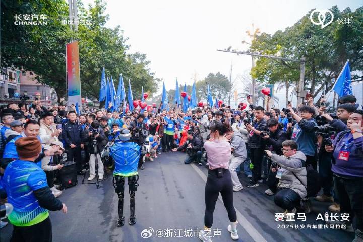 阿維塔06極“智”領(lǐng)航 攜手2025重馬上演科技與激情