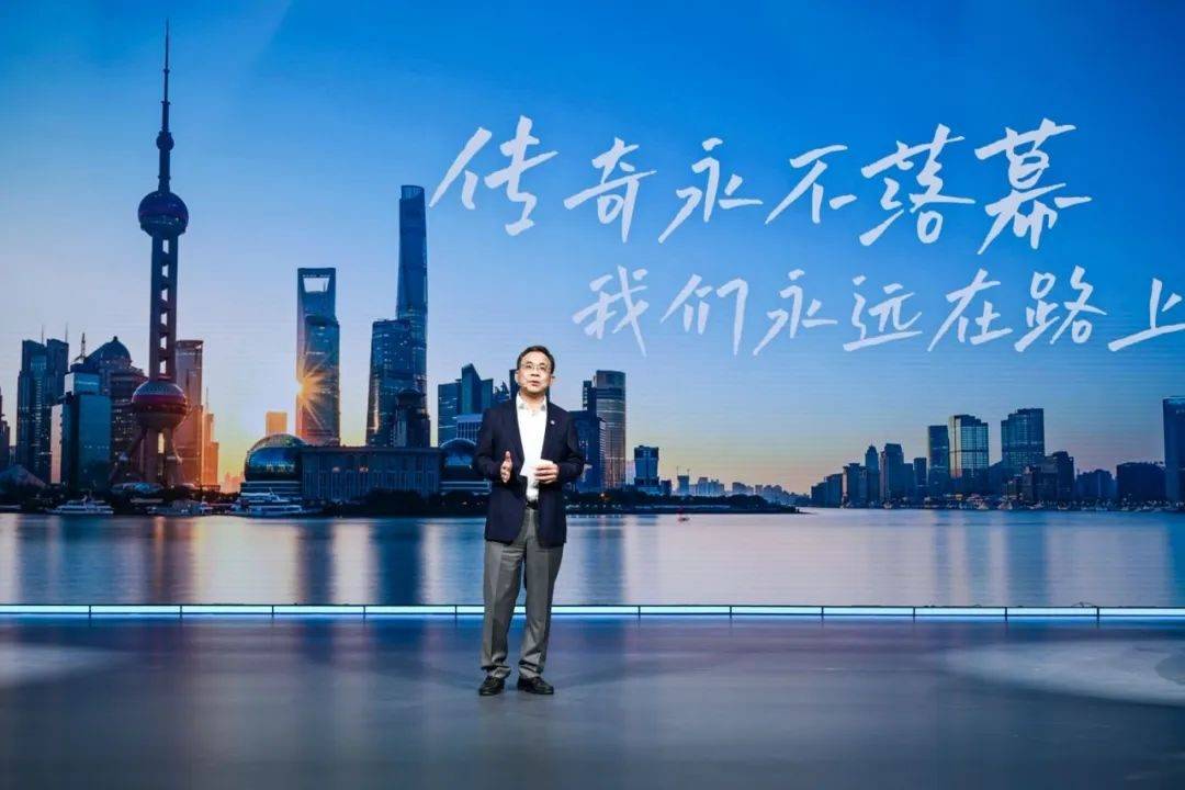 看到比亞迪海鷗、吉利星愿的持續熱銷,蔚來也不甘落后,于是全新智能電動高端小車品牌“firefly螢火蟲”應運而生,旗下首款車型螢火蟲定位純電小型車,動力上搭載105kW后驅電機,純電續航420km,并支持換電,此外還將配備全場景智能泊車、92L前備廂……預售價為14.88萬元,將于4月19日正式上市。日前,又有網友拍到了蔚來螢火蟲的實車圖,下面我們就來提前了解一下。