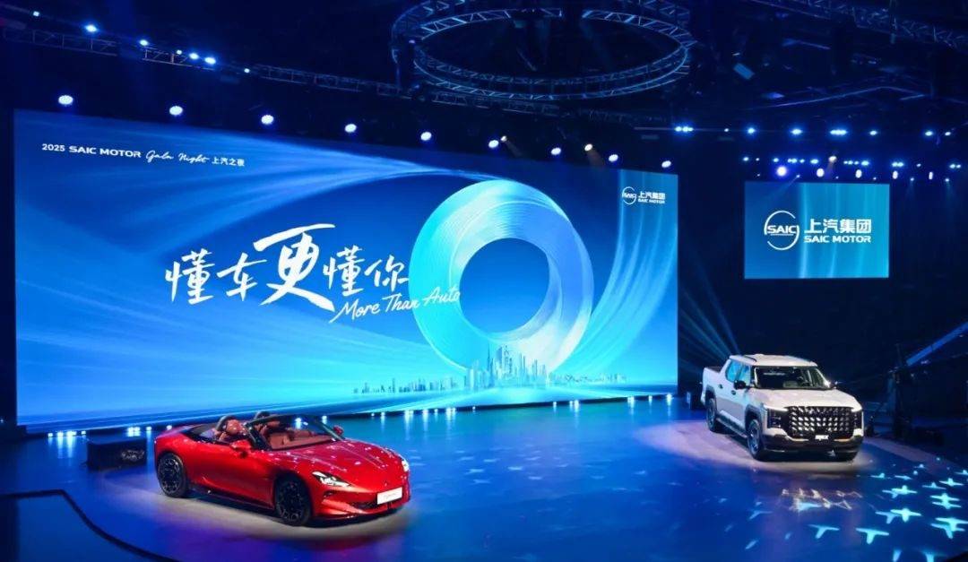 看到比亞迪海鷗、吉利星愿的持續熱銷,蔚來也不甘落后,于是全新智能電動高端小車品牌“firefly螢火蟲”應運而生,旗下首款車型螢火蟲定位純電小型車,動力上搭載105kW后驅電機,純電續航420km,并支持換電,此外還將配備全場景智能泊車、92L前備廂……預售價為14.88萬元,將于4月19日正式上市。日前,又有網友拍到了蔚來螢火蟲的實車圖,下面我們就來提前了解一下。