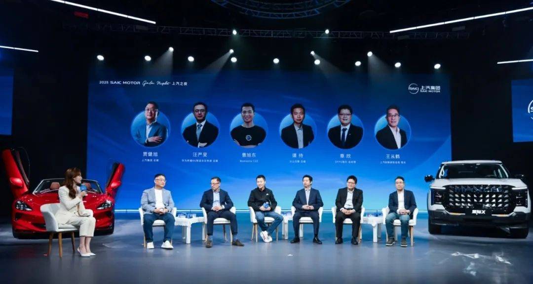 看到比亞迪海鷗、吉利星愿的持續熱銷,蔚來也不甘落后,于是全新智能電動高端小車品牌“firefly螢火蟲”應運而生,旗下首款車型螢火蟲定位純電小型車,動力上搭載105kW后驅電機,純電續航420km,并支持換電,此外還將配備全場景智能泊車、92L前備廂……預售價為14.88萬元,將于4月19日正式上市。日前,又有網友拍到了蔚來螢火蟲的實車圖,下面我們就來提前了解一下。